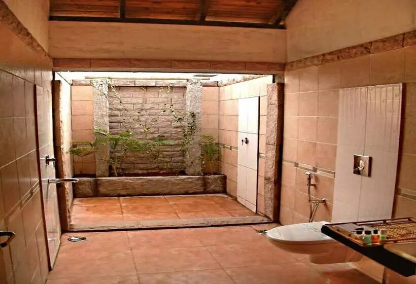 Отель Kadambavanam Ethnic Village Resort