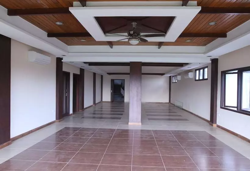 Отель Kadambavanam Ethnic Village Resort