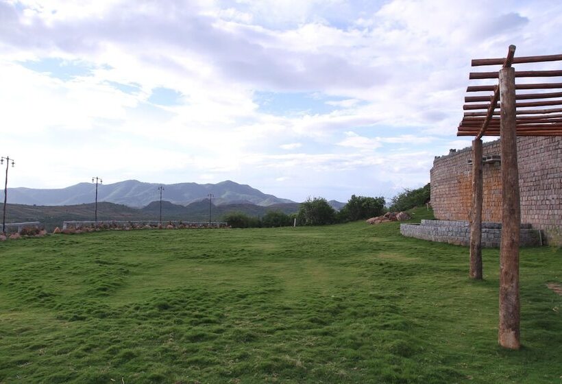 فندق Kadambavanam Ethnic Village Resort