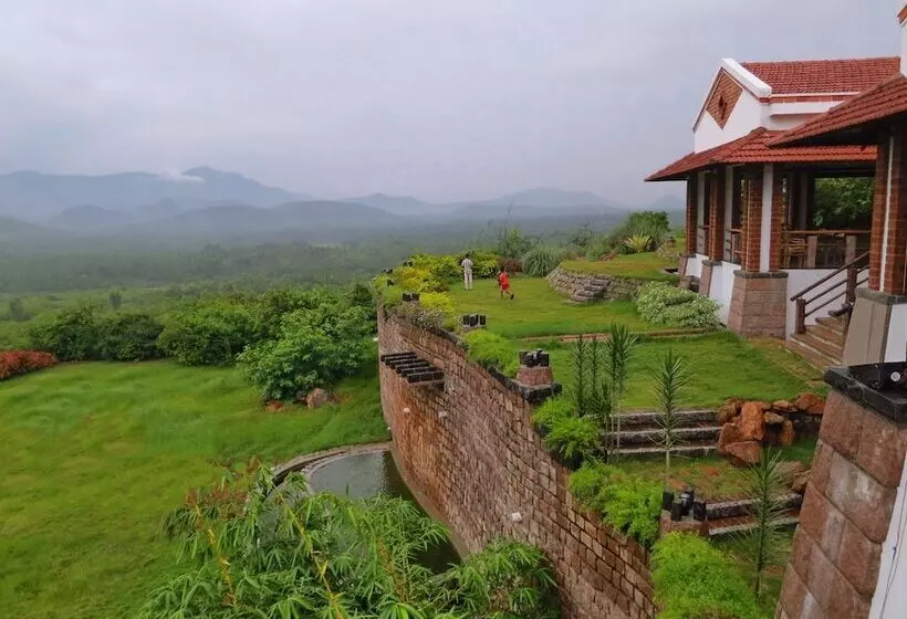 Отель Kadambavanam Ethnic Village Resort