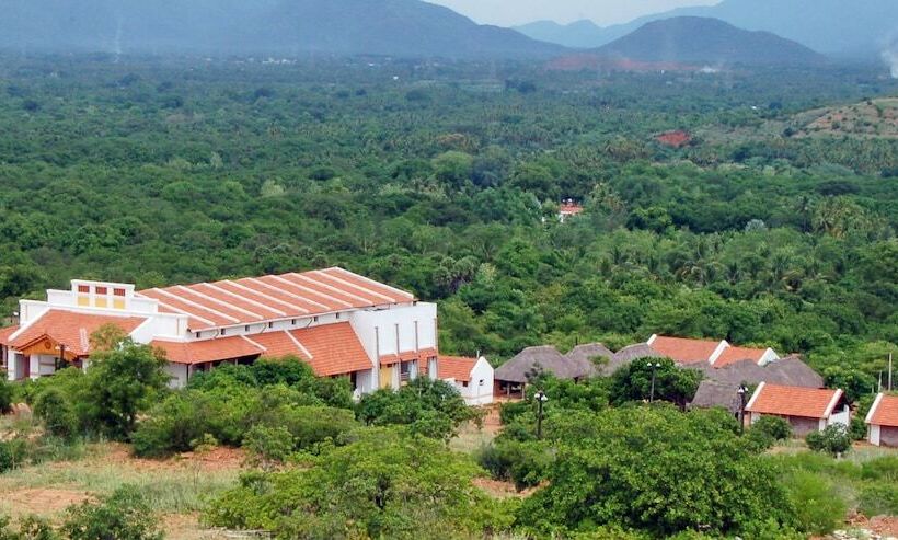 فندق Kadambavanam Ethnic Village Resort