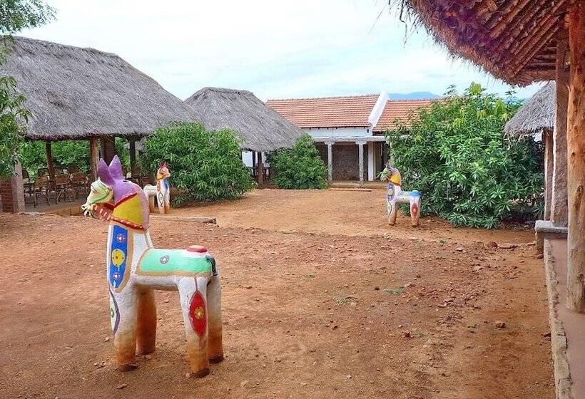 فندق Kadambavanam Ethnic Village Resort