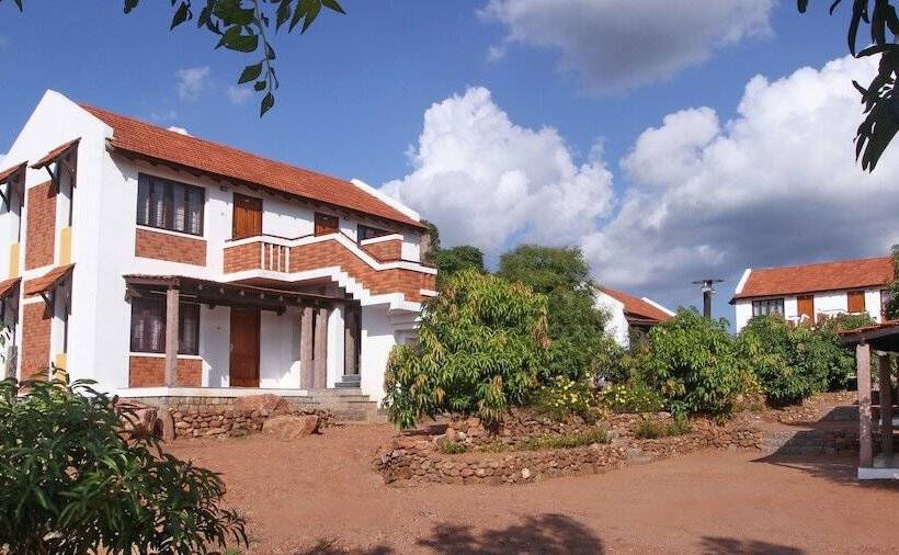 فندق Kadambavanam Ethnic Village Resort