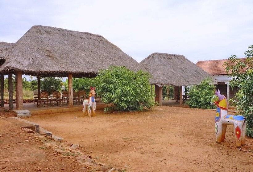 فندق Kadambavanam Ethnic Village Resort