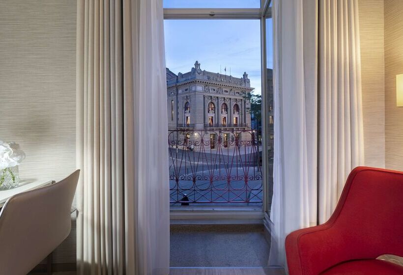 هتل NH Collection Porto Batalha