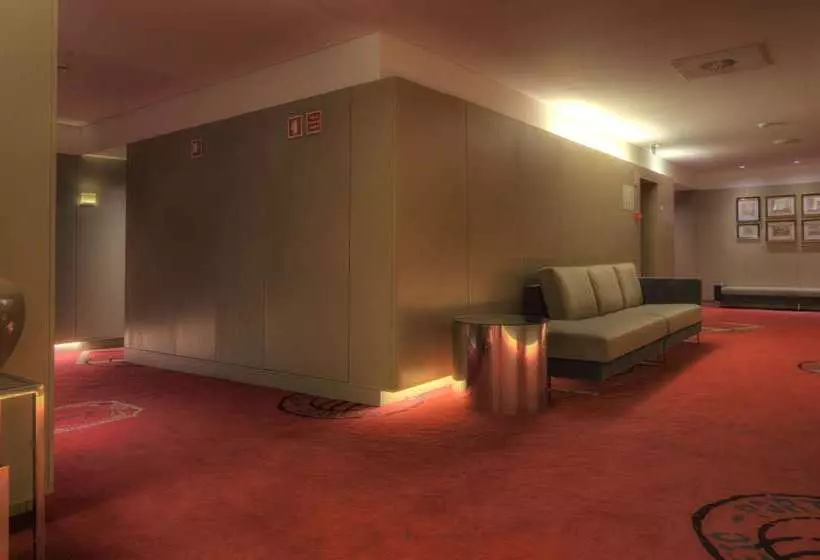 Hotel NH Collection Porto Batalha