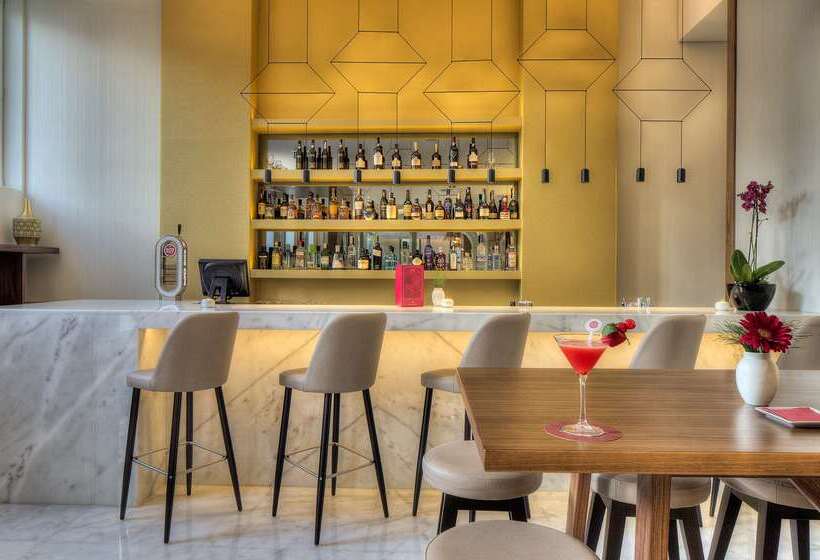 هتل NH Collection Porto Batalha