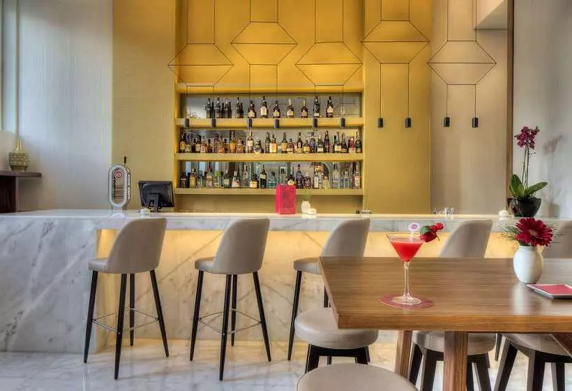 Hotel NH Collection Porto Batalha