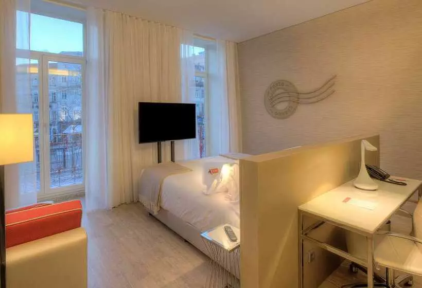 Hotel NH Collection Porto Batalha