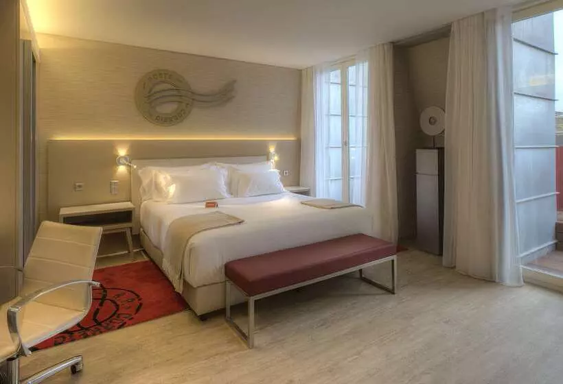 Hotel NH Collection Porto Batalha