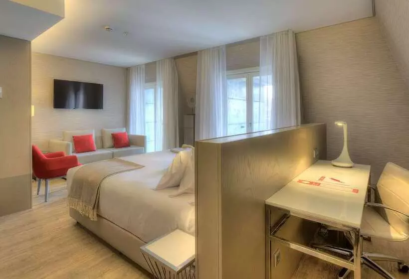 Hotel NH Collection Porto Batalha