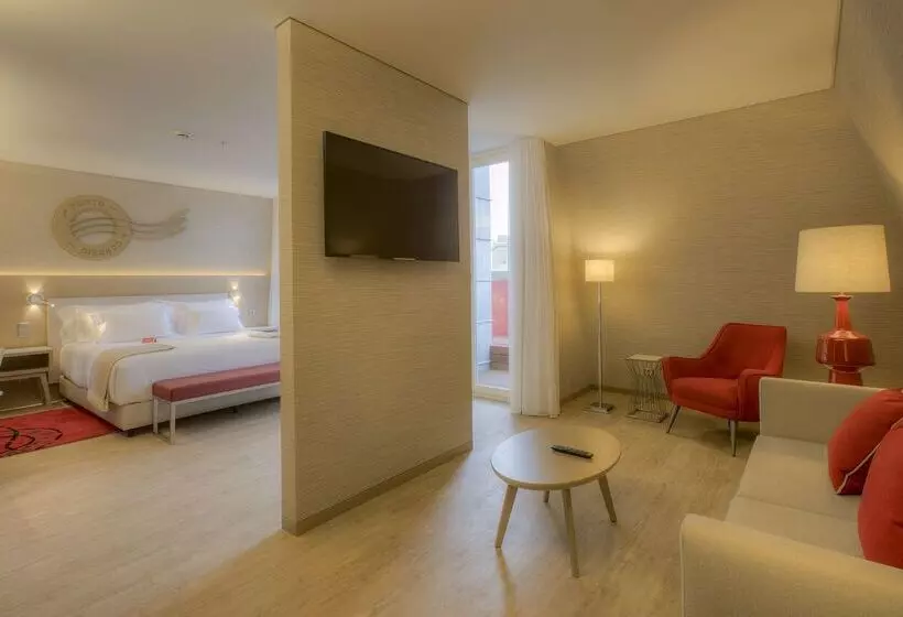 Hotel NH Collection Porto Batalha