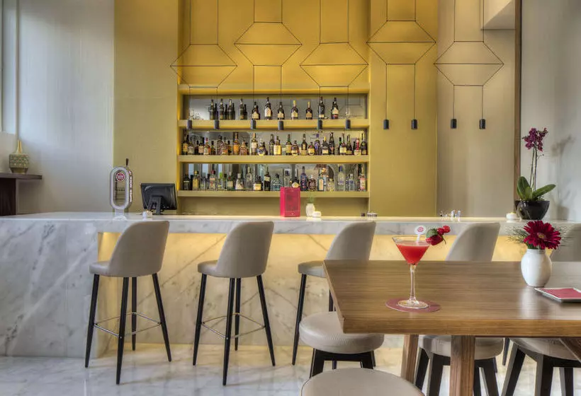 Hotel NH Collection Porto Batalha