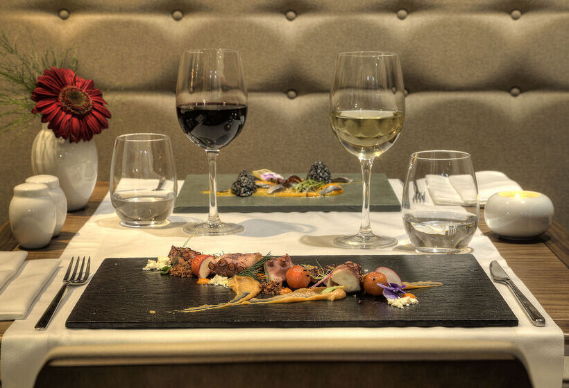 هتل NH Collection Porto Batalha