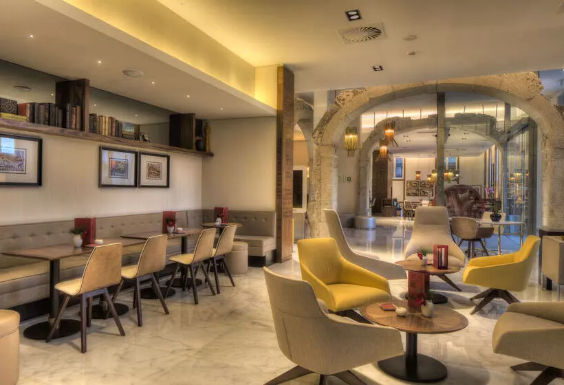 Hotel NH Collection Porto Batalha