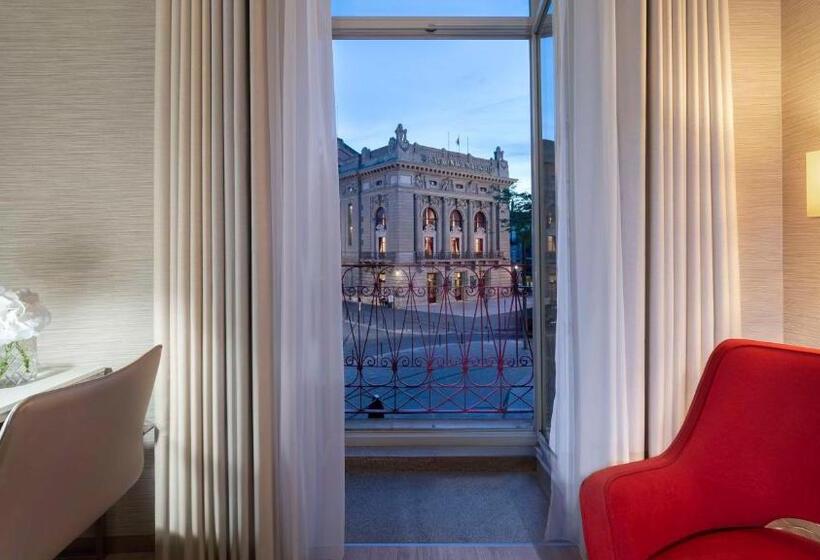 هتل NH Collection Porto Batalha