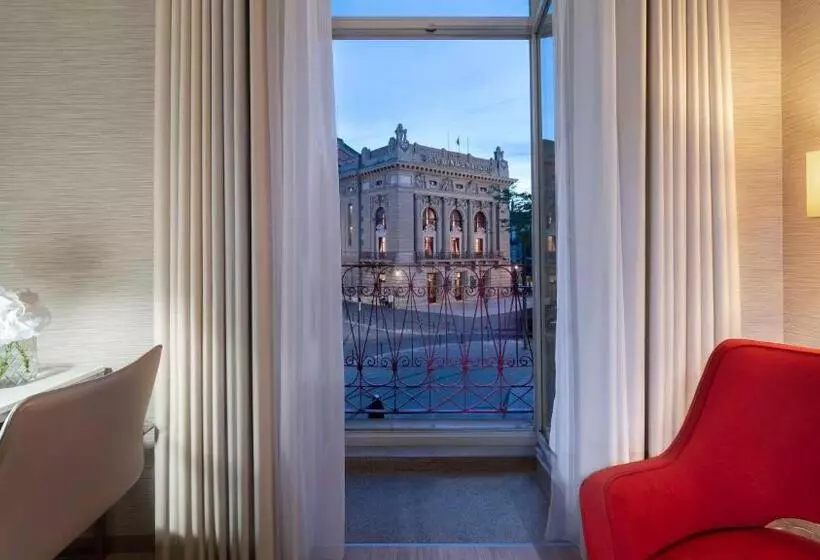 Hotel NH Collection Porto Batalha