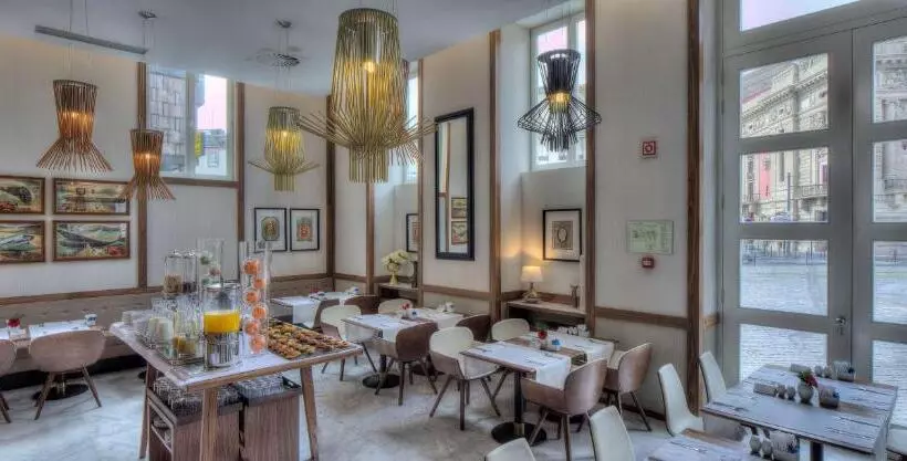 Hotel NH Collection Porto Batalha