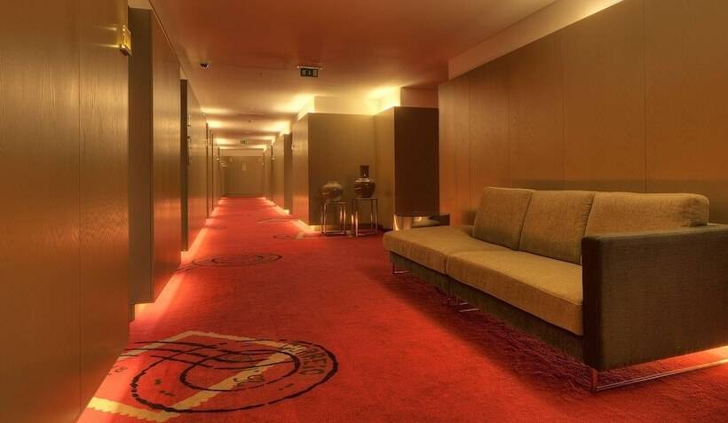 هتل NH Collection Porto Batalha