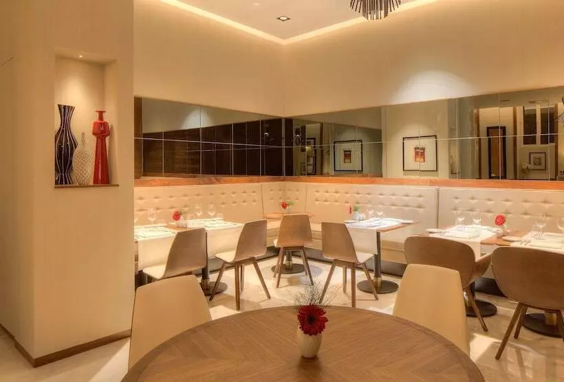 Hotel NH Collection Porto Batalha