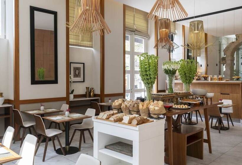 هتل NH Collection Porto Batalha