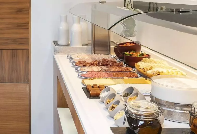 Hotel NH Collection Porto Batalha