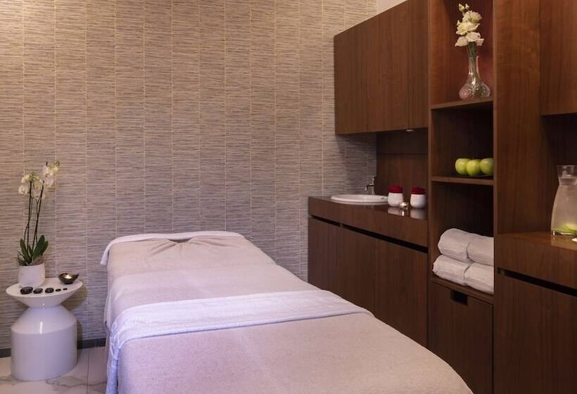 هتل NH Collection Porto Batalha