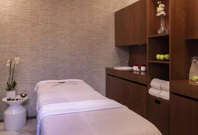 Hotel NH Collection Porto Batalha