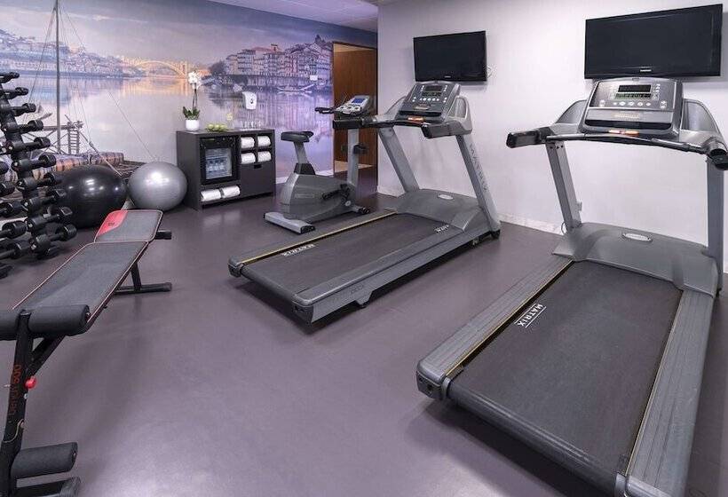 هتل NH Collection Porto Batalha