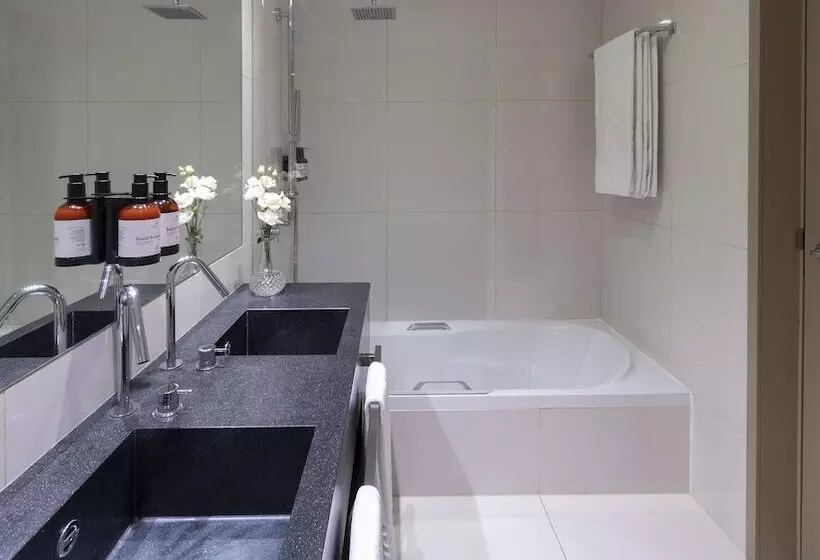 Hotel NH Collection Porto Batalha