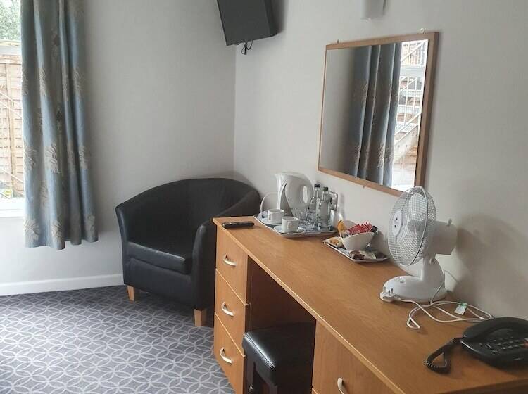 Отель The Birley Arms