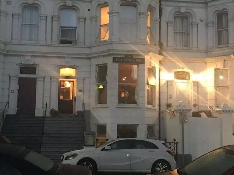 ホテル The Ellesmere