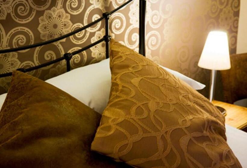 فندق The Junction