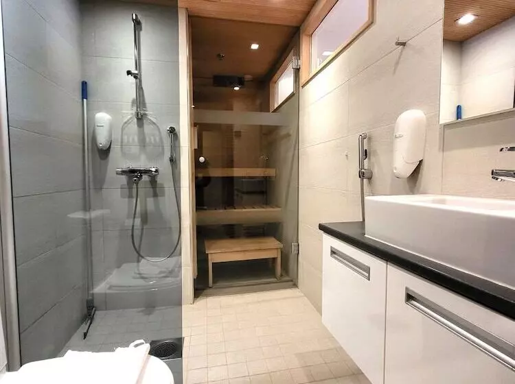 Levi Suites Levi Gold