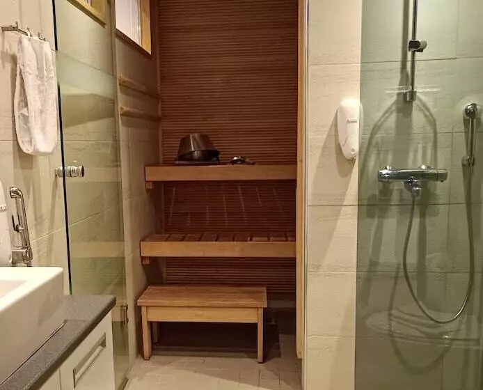 Levi Suites Levi Gold