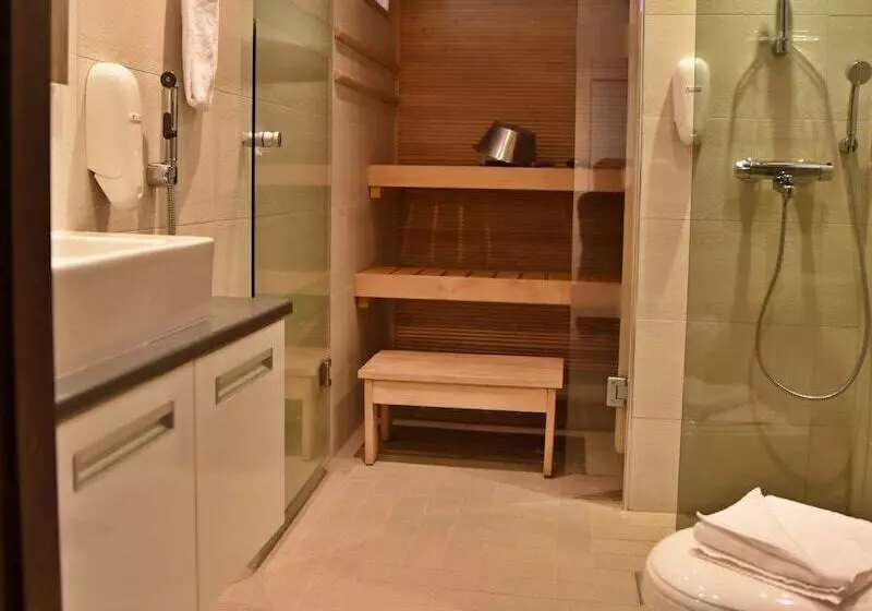 Levi Suites Levi Gold