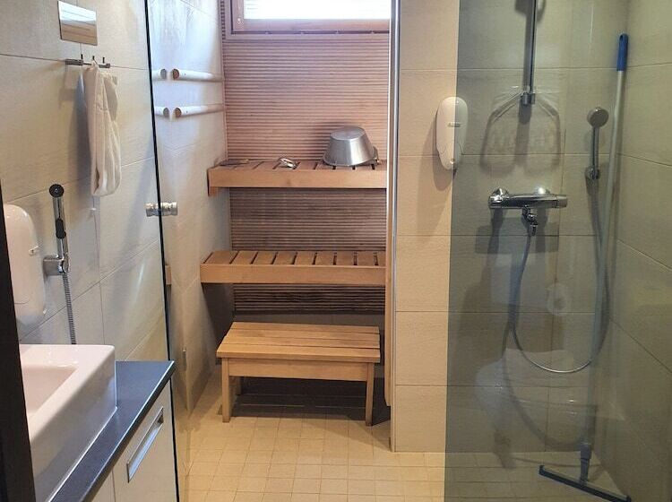 Levi Suites Levi Gold