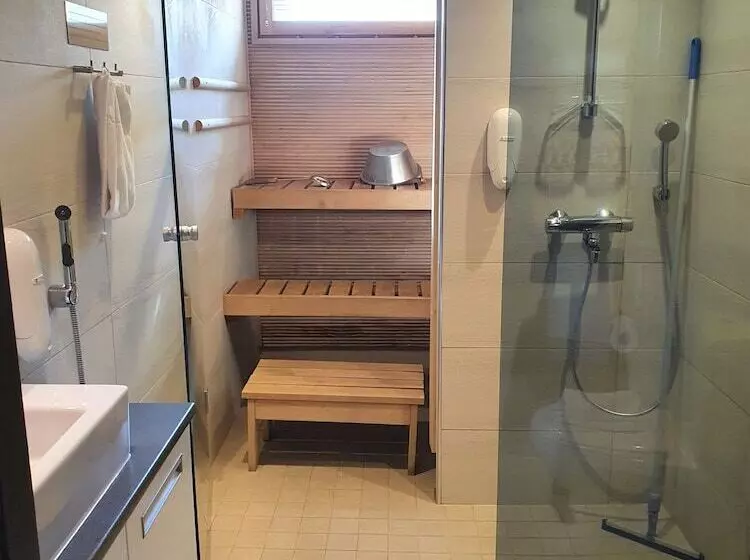 Levi Suites Levi Gold