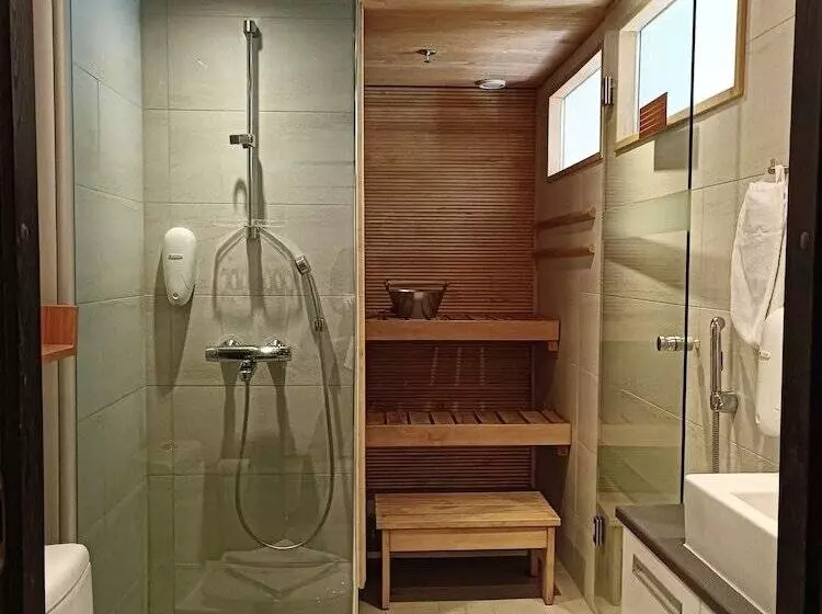 Levi Suites Levi Gold