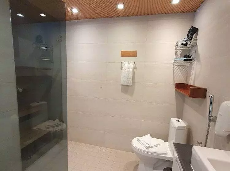 Levi Suites Levi Gold