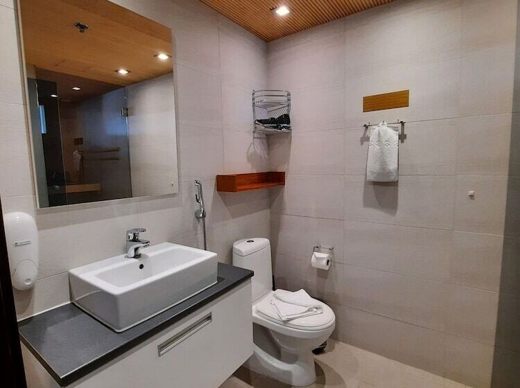 Levi Suites Levi Gold