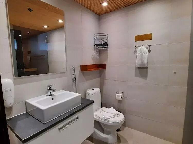 Levi Suites Levi Gold