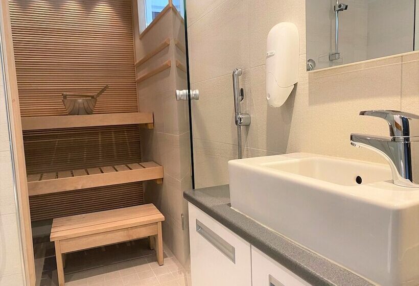 Levi Suites Levi Gold