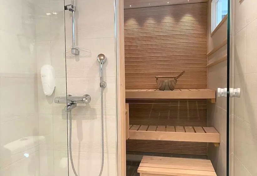 Levi Suites Levi Gold