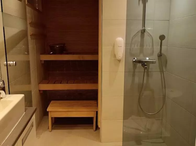 Levi Suites Levi Gold