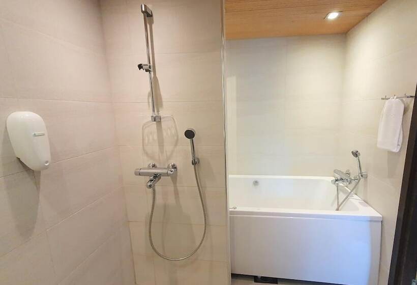 Levi Suites Levi Gold