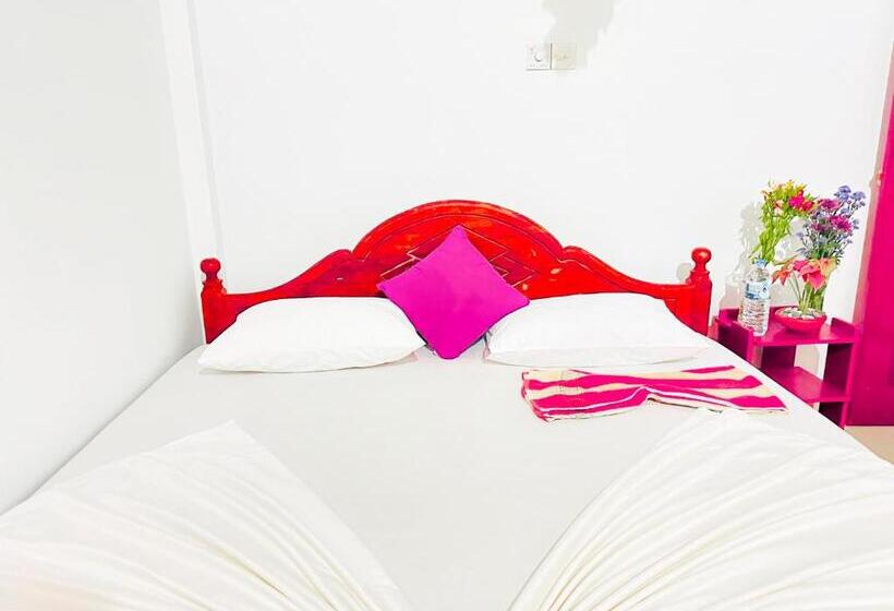 Отель Golden Town