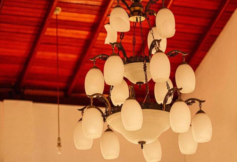 Отель Golden Town