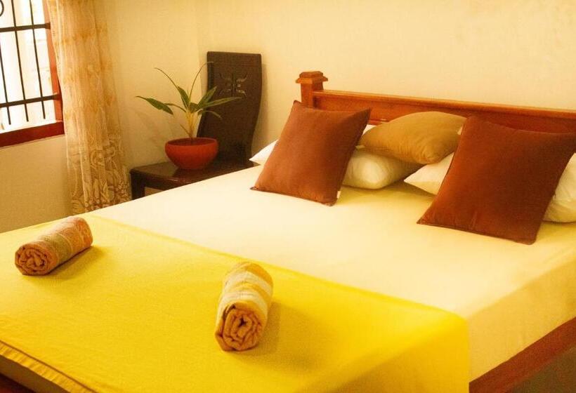 Отель Golden Town