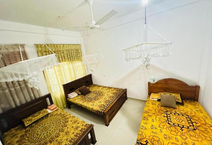 Отель Golden Town